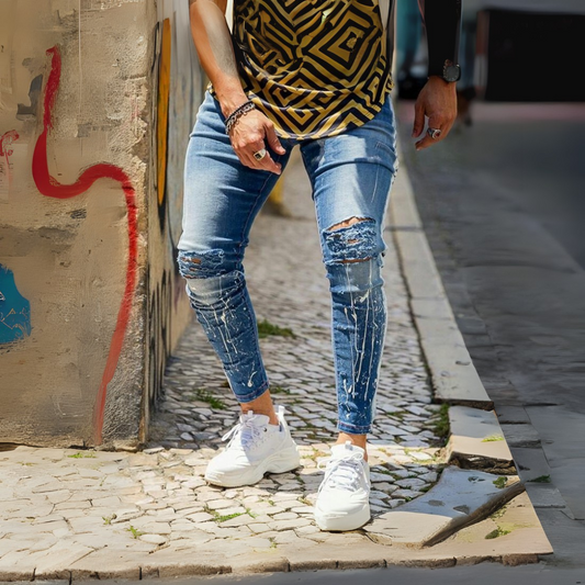 CALÇA JEANS SKINNY DESTRÓYED TINTURADA.