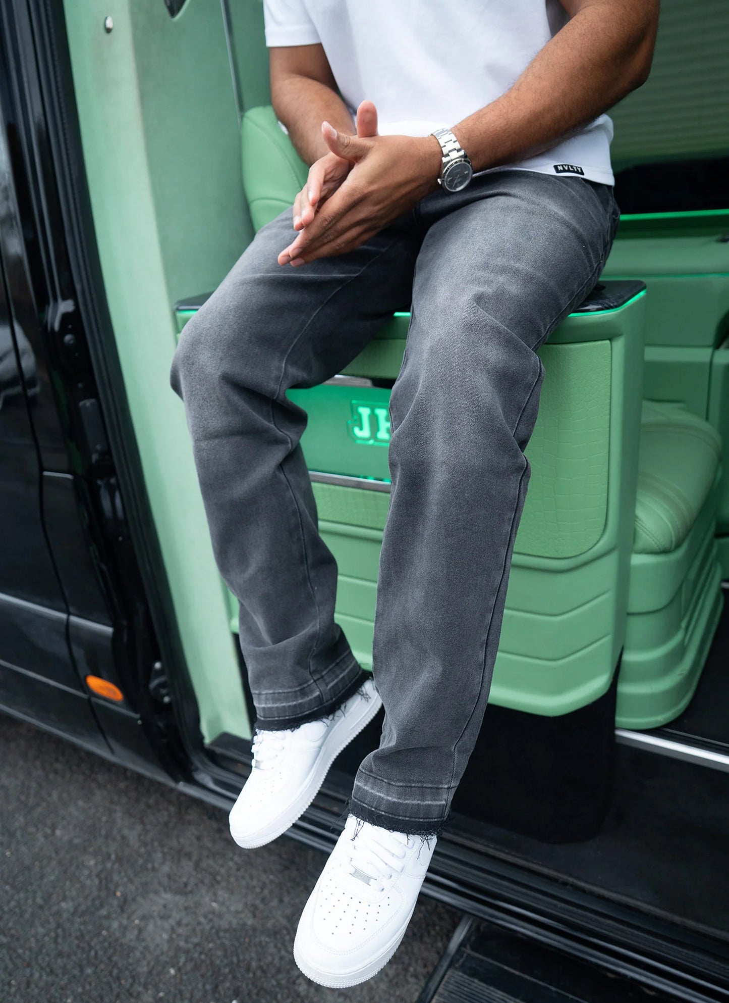 CALÇA BAGGY CINZA MARMORIZADA C/ BARRA DESFIADA