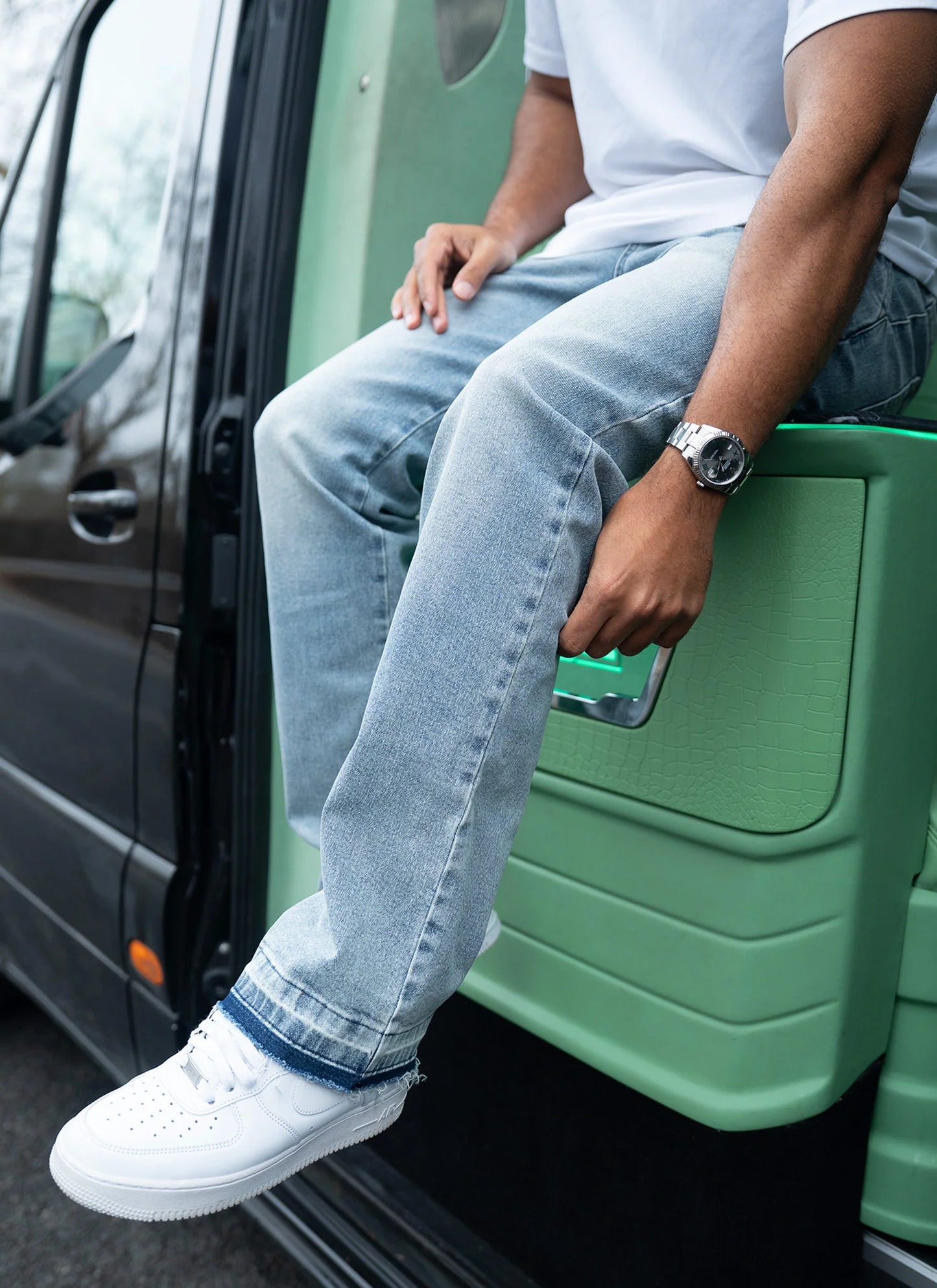 CALÇA BAGGY JEANS C/ BARRA DESFIADA