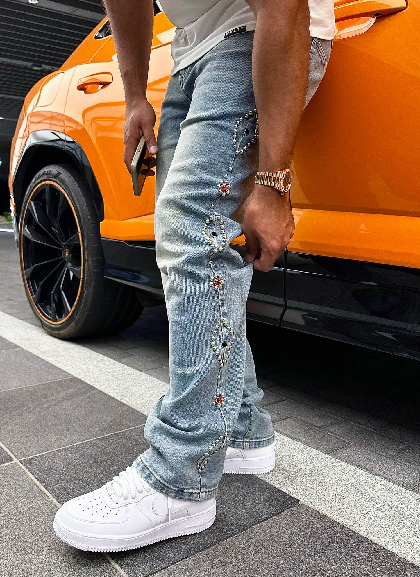 CALÇA JEANS BAGGY TACHAS CUSTOM LATERAL