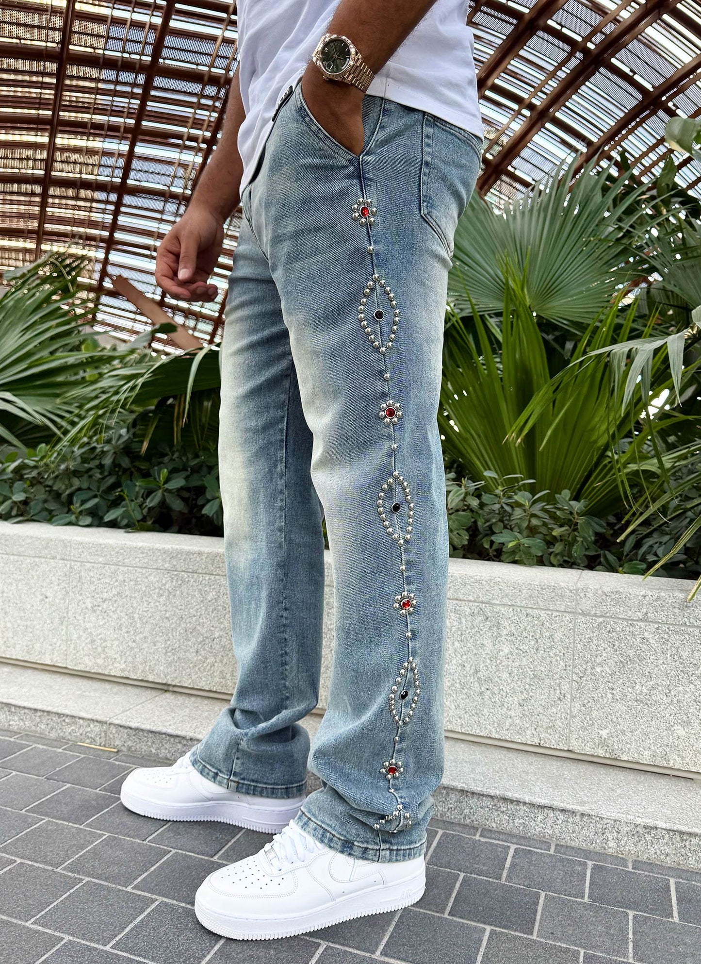 CALÇA JEANS BAGGY TACHAS CUSTOM LATERAL