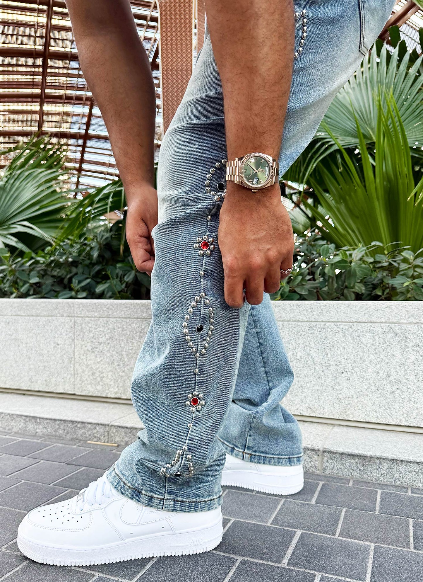 CALÇA JEANS BAGGY TACHAS CUSTOM LATERAL