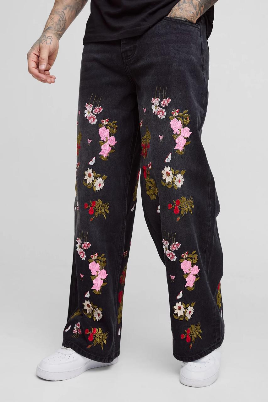 CALÇA JEANS OVERSIZED COM APLICAÇÃO 🌹