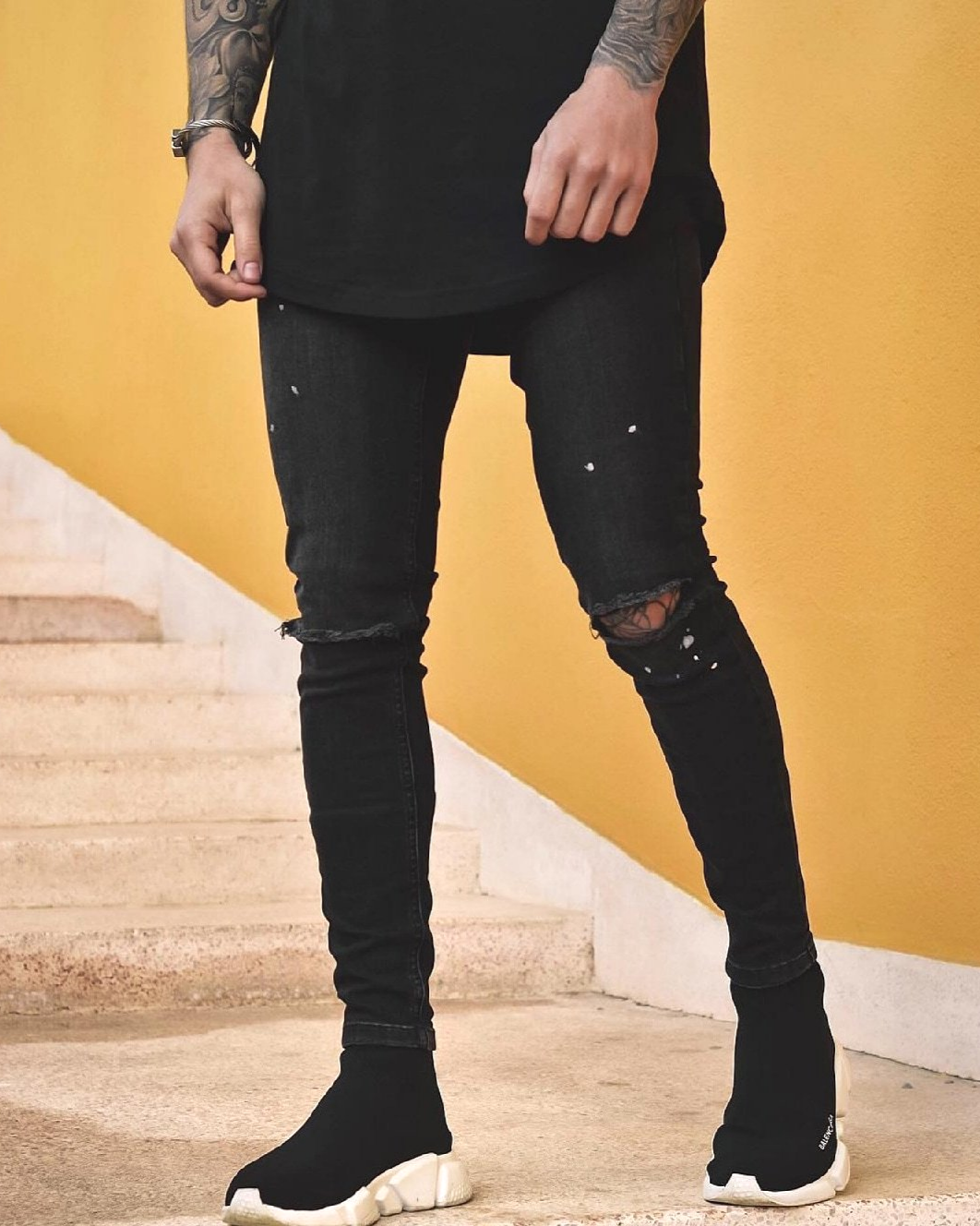 CALÇA JEANS SKINNY DESTRÓYED C/ ZÍPER NA BARRA