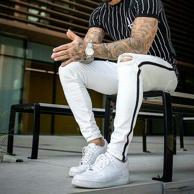 CALÇA BRANCA SKINNY LISTRA PRETA LATERAL / CORDÃO NO CÓS