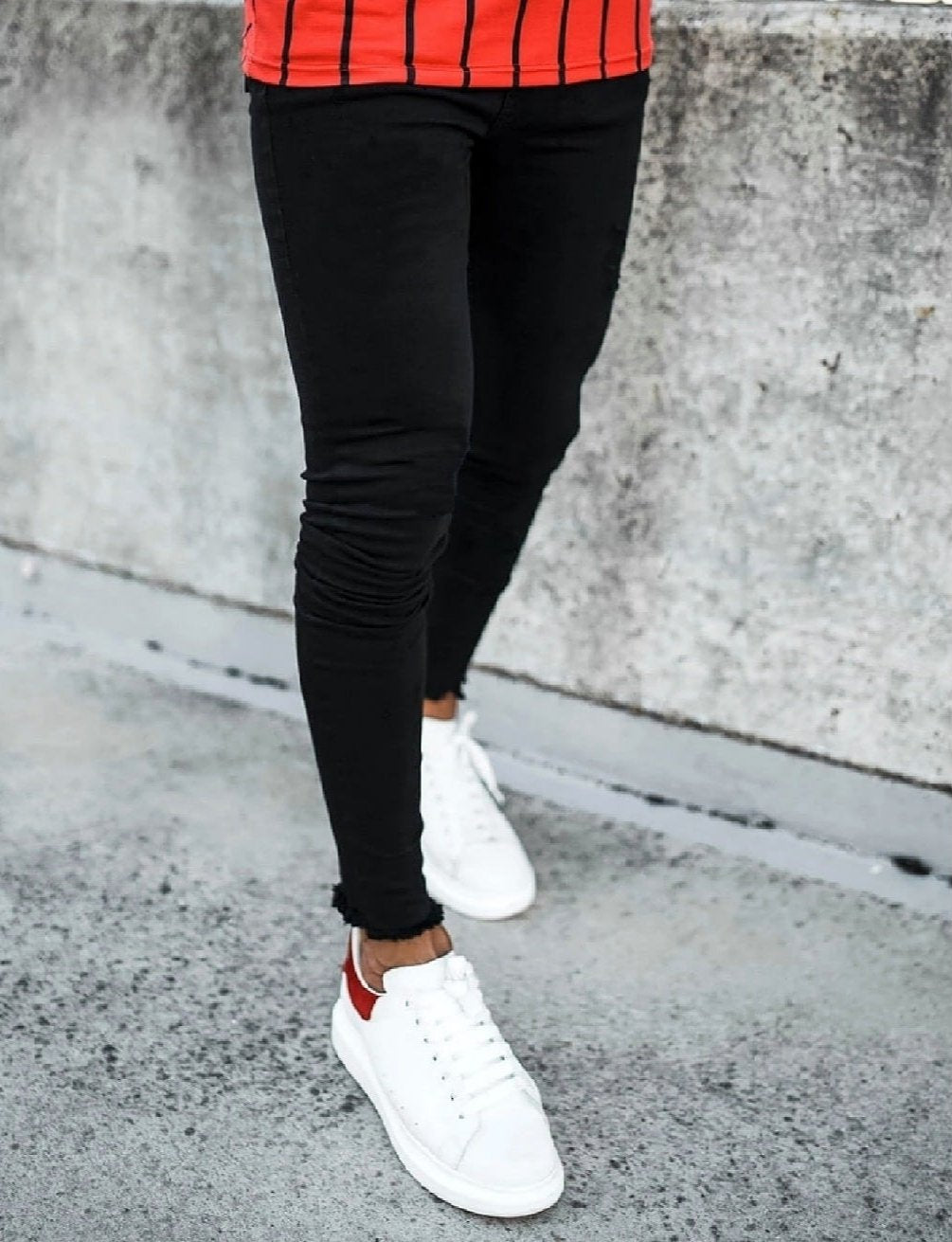 CALÇA JEANS SKINNY ALL BLACK DESTRÓYED NA BARRA