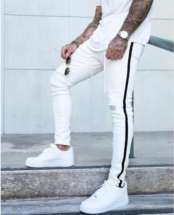 CALÇA BRANCA SKINNY LISTRA PRETA LATERAL / CORDÃO NO CÓS