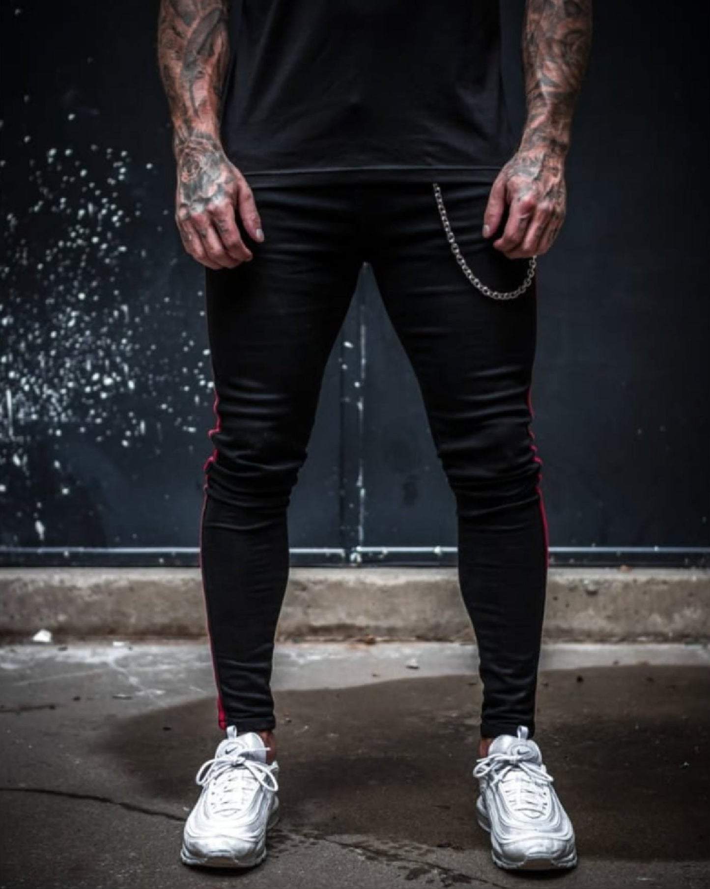 CALÇA JEANS BLACK RED C/ CORRENTE ⛓