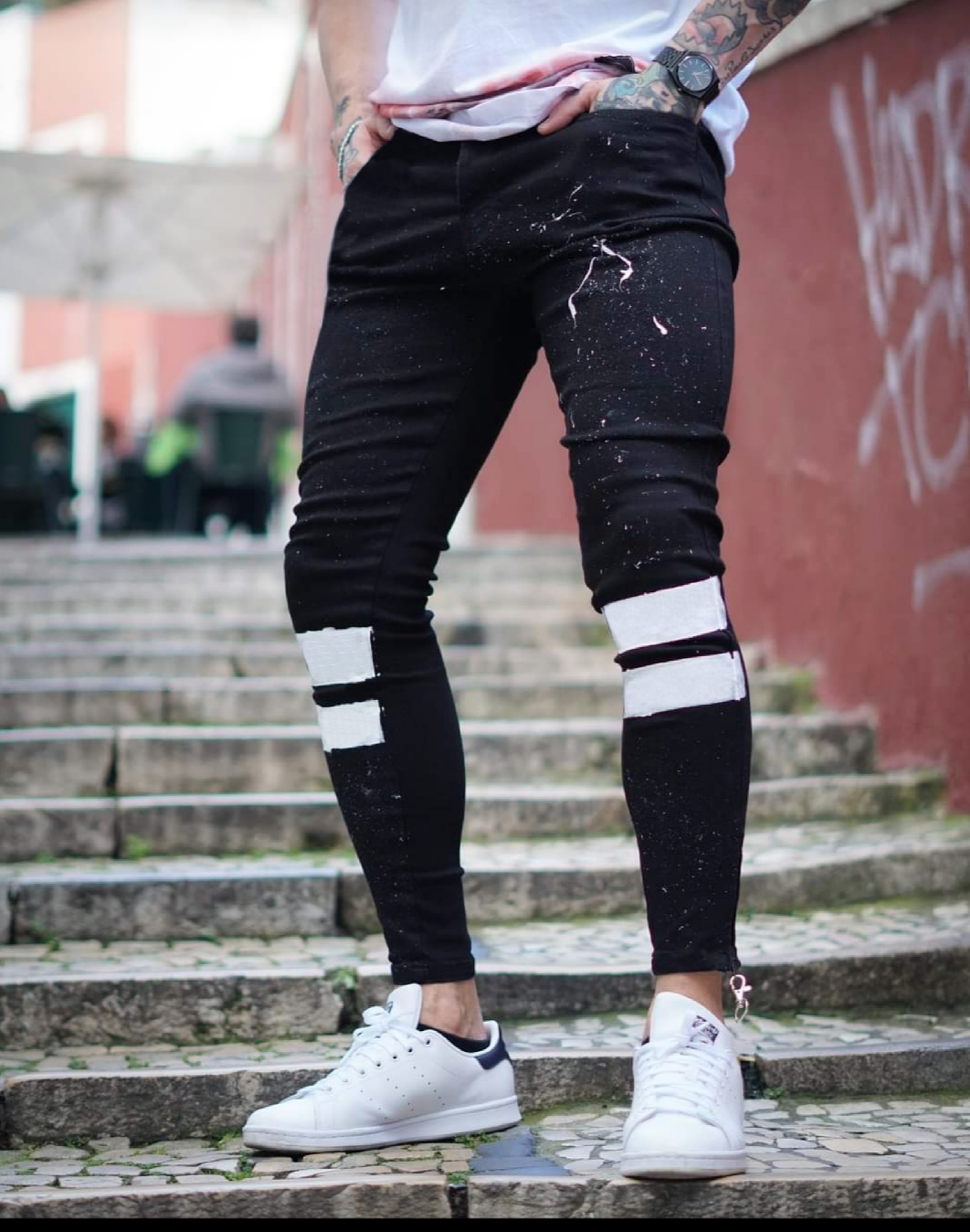 CALÇA JEANS C/ FAIXAS BRANCAS PIGMENTADA