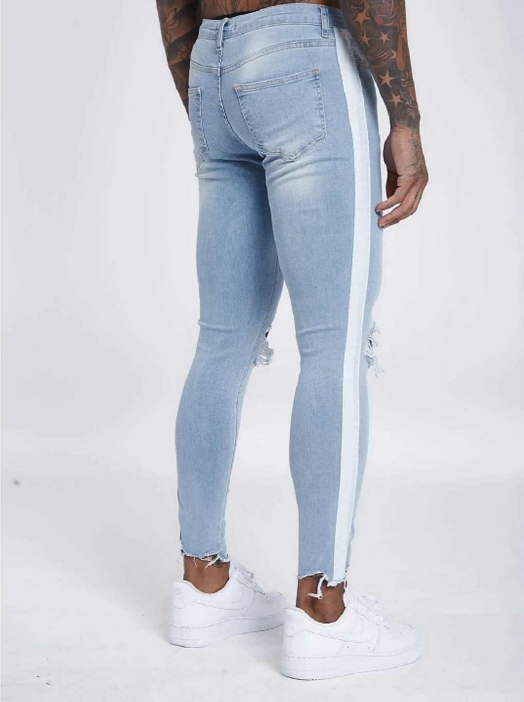 CALÇA JEANS CLARA DESTRÓYED JOELHO E BARRA
