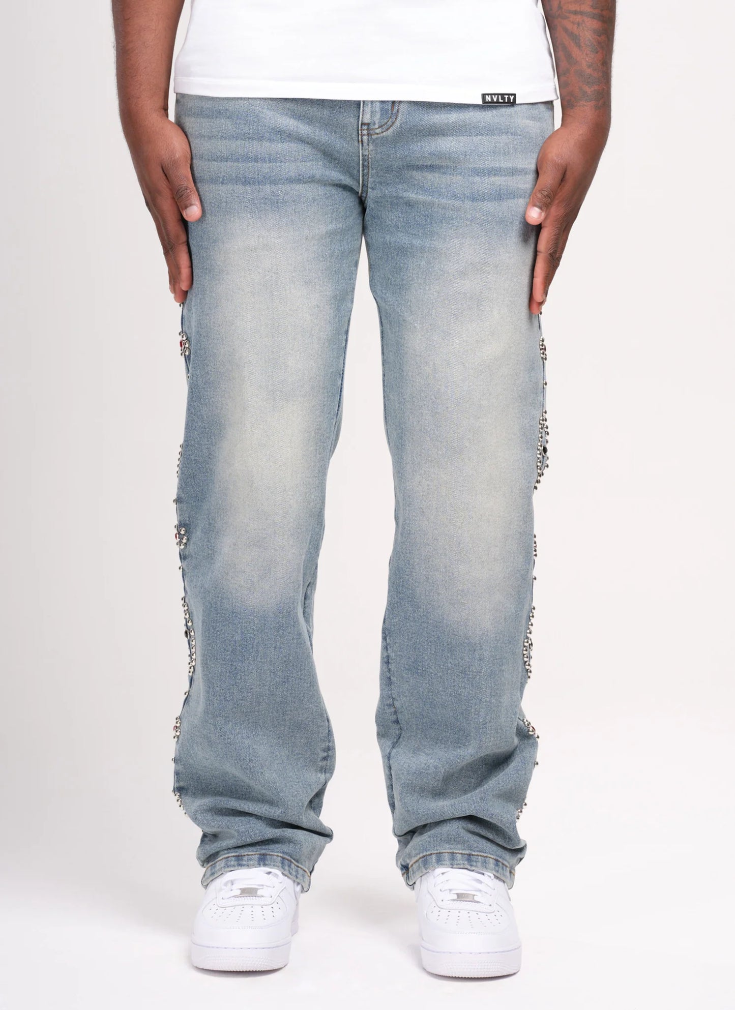 CALÇA JEANS BAGGY TACHAS CUSTOM LATERAL