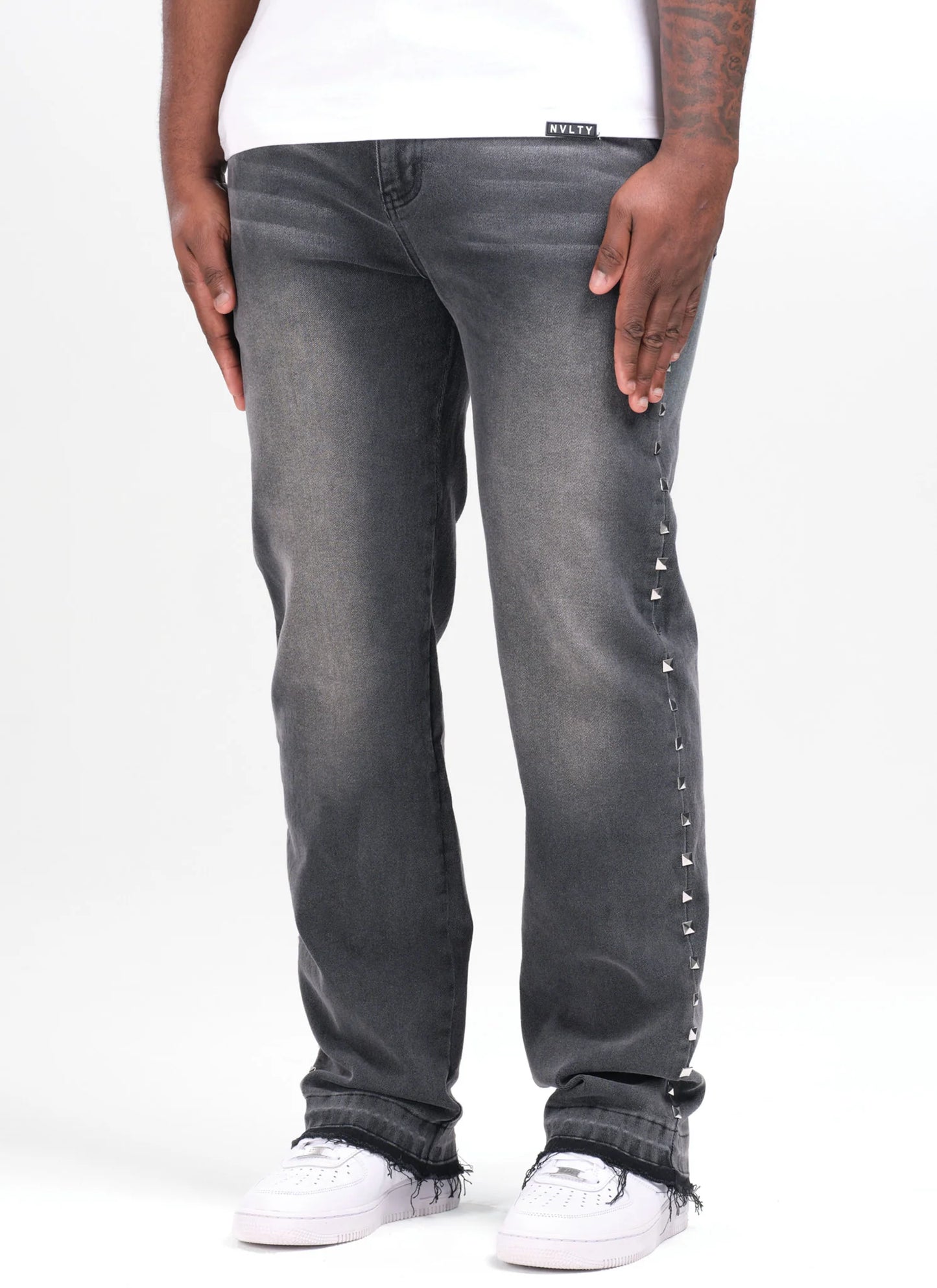 CALÇA JEANSN BAGGY MARMORIZADA TACHAS LATERAIS