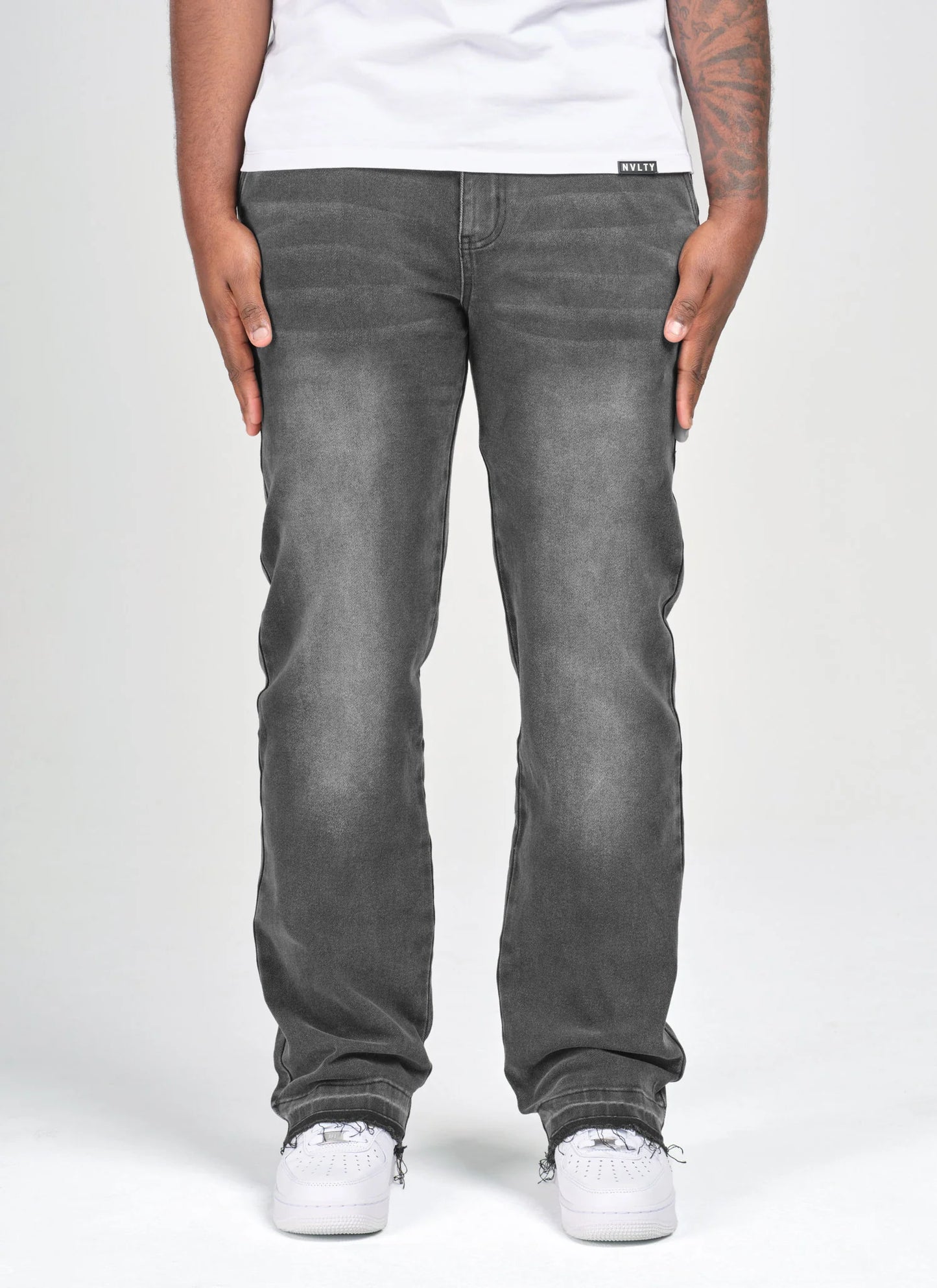 CALÇA BAGGY CINZA MARMORIZADA C/ BARRA DESFIADA