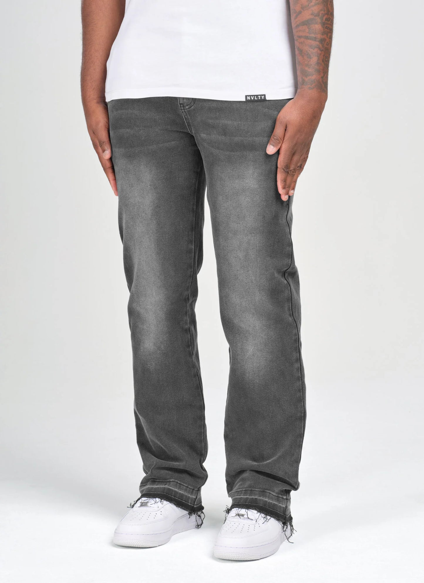 CALÇA BAGGY CINZA MARMORIZADA C/ BARRA DESFIADA