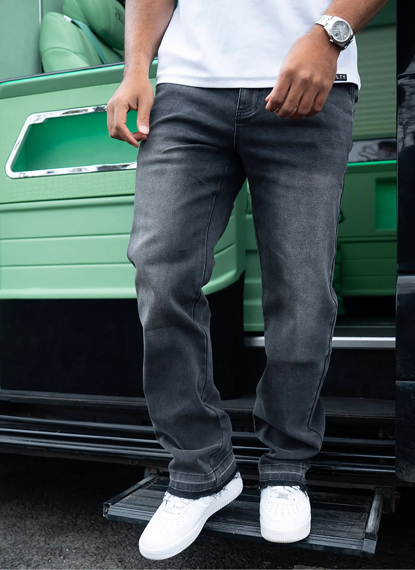 CALÇA BAGGY CINZA MARMORIZADA C/ BARRA DESFIADA