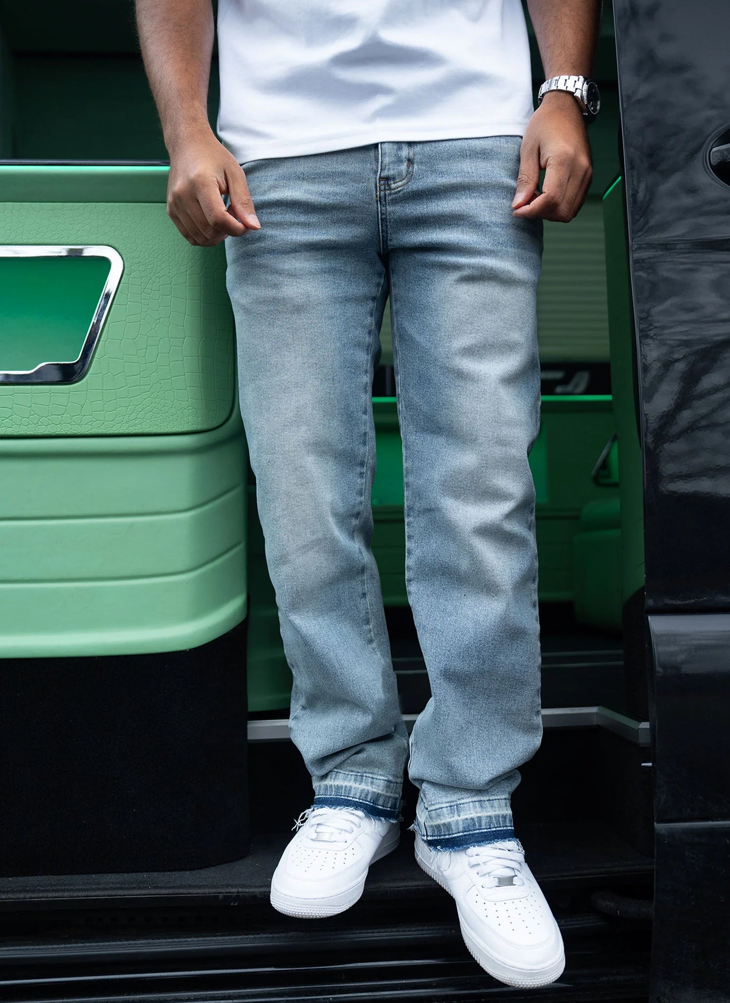 CALÇA BAGGY JEANS C/ BARRA DESFIADA