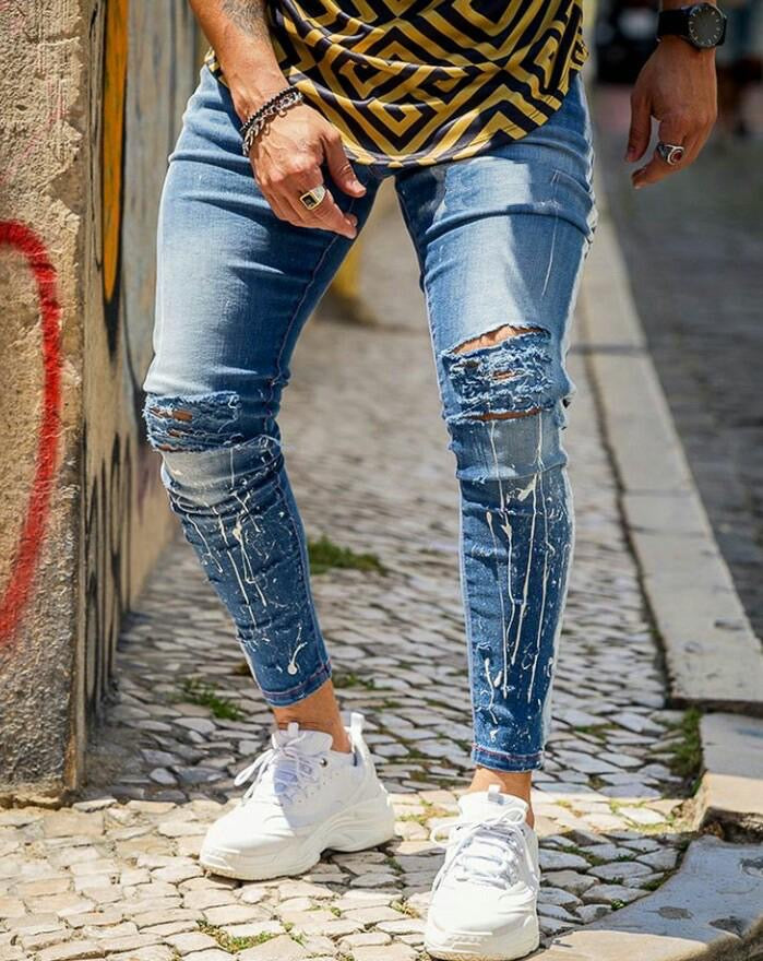 CALÇA JEANS SKINNY DESTRÓYED TINTURADA.