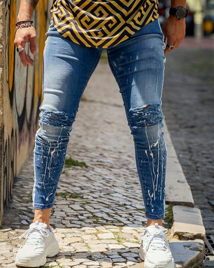 CALÇA JEANS SKINNY DESTRÓYED TINTURADA.