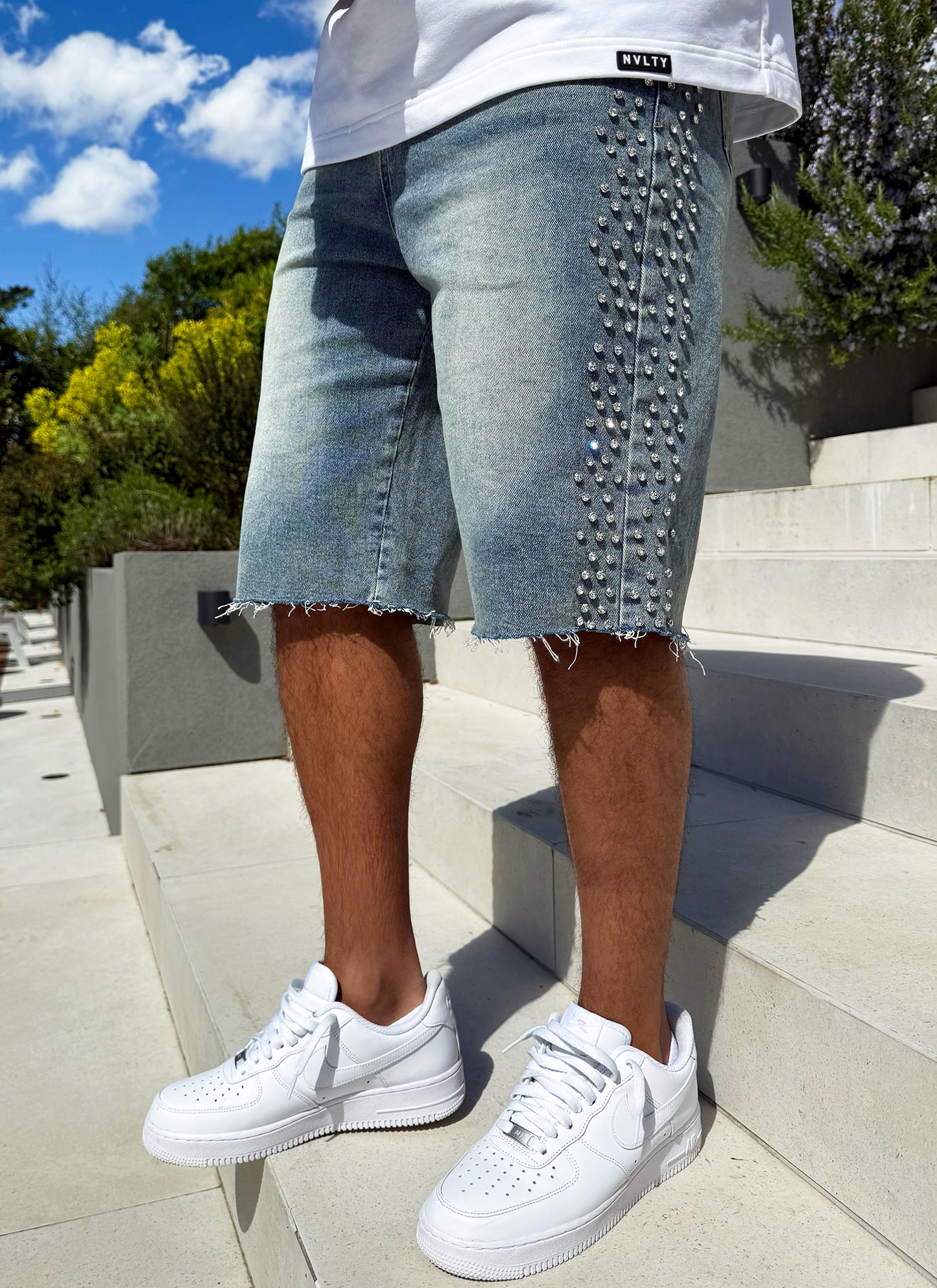 BERMUDA OVER JEANS STRASS LATERAIS ✨