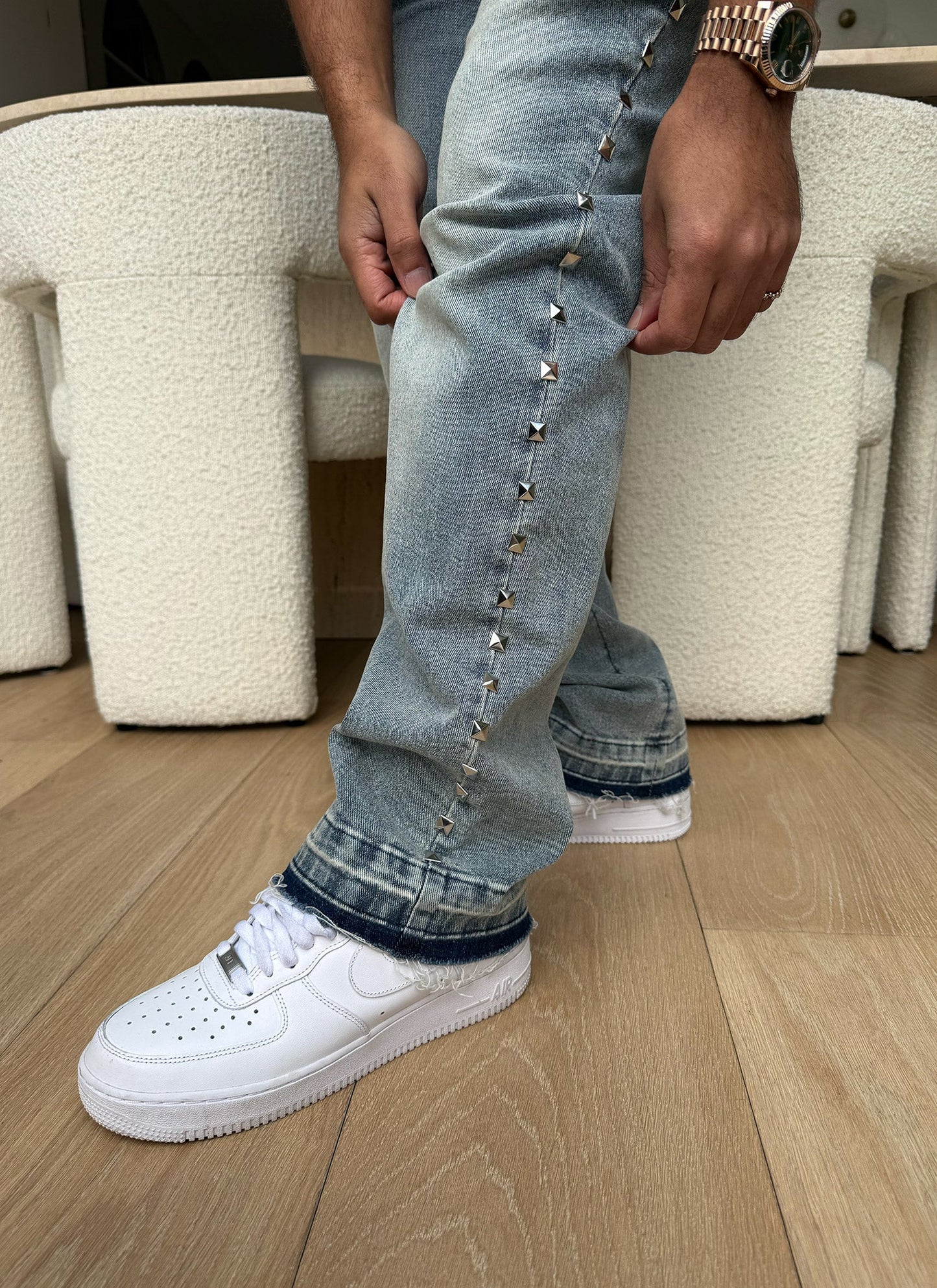 CALÇA JEANS BAGGY TACHAS LATERAIS