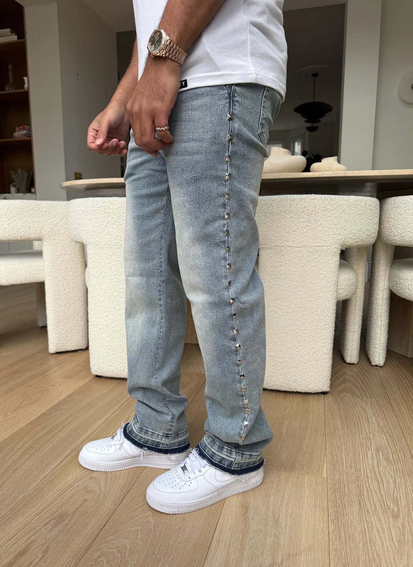 CALÇA JEANS BAGGY TACHAS LATERAIS