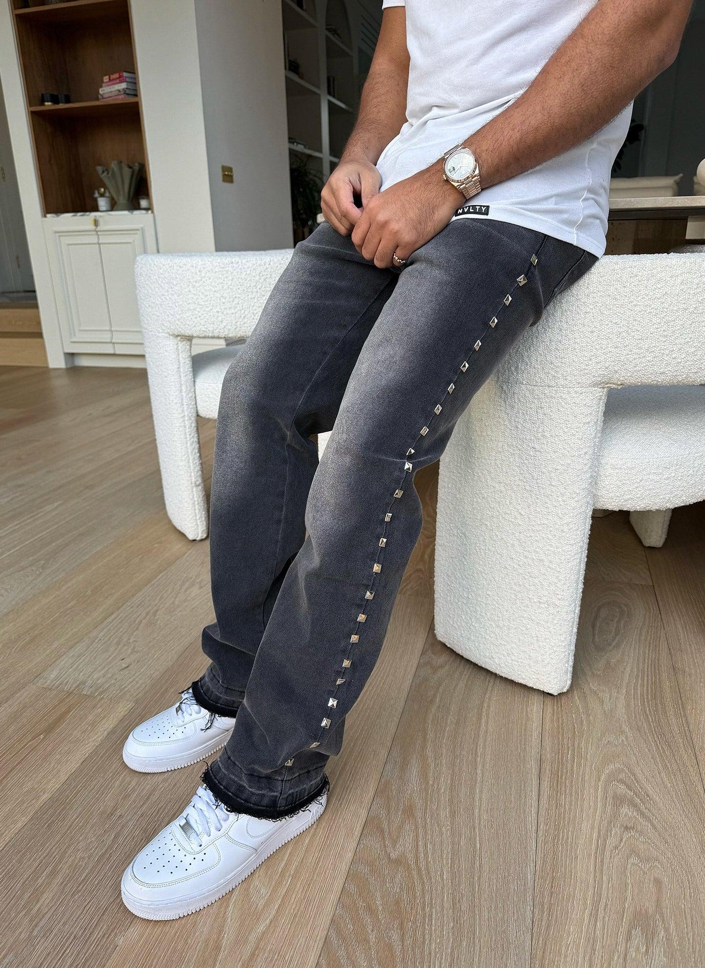 CALÇA JEANSN BAGGY MARMORIZADA TACHAS LATERAIS