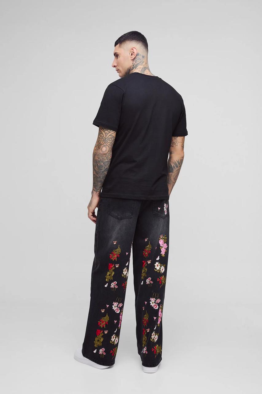 CALÇA JEANS OVERSIZED COM APLICAÇÃO 🌹