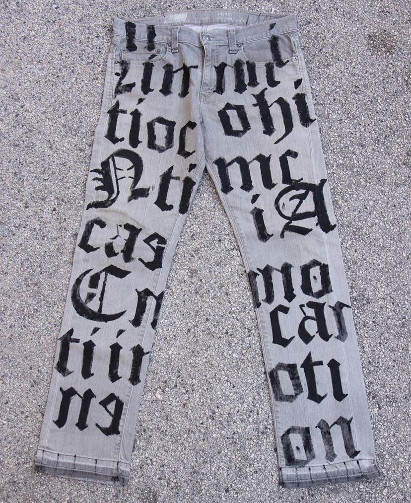 CALÇA JEANS CINZA CLARO OVERSIZED LYRICS