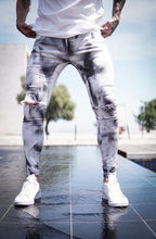 Carregar imagem no visualizador da galeria, CALÇA BRANCA SKINNY SPLASH BLACK AND WHITE
