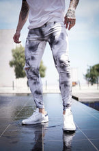 Carregar imagem no visualizador da galeria, CALÇA BRANCA SKINNY SPLASH BLACK AND WHITE
