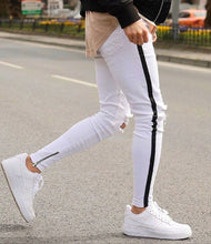 Carregar imagem no visualizador da galeria, CALÇA BRANCA SKINNY FAIXA PRETA LATERAL / ZÍPER NA BARRA
