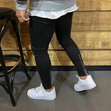 Carregar imagem no visualizador da galeria, CALÇA JEANS BLACK C/ ZÍPER NO CALCANHAR
