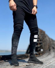 Carregar imagem no visualizador da galeria, CALÇA JEANS BLACK SPLASH 2 FAIXAS BRANCA
