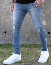 Carregar imagem no visualizador da galeria, CALÇA JEANS C/ DETALHE CORRENTE LATERAL
