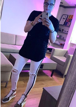 Carregar imagem no visualizador da galeria, CALÇA BRANCA SKINNY FAIXA PRETA LATERAL / ZÍPER NA BARRA
